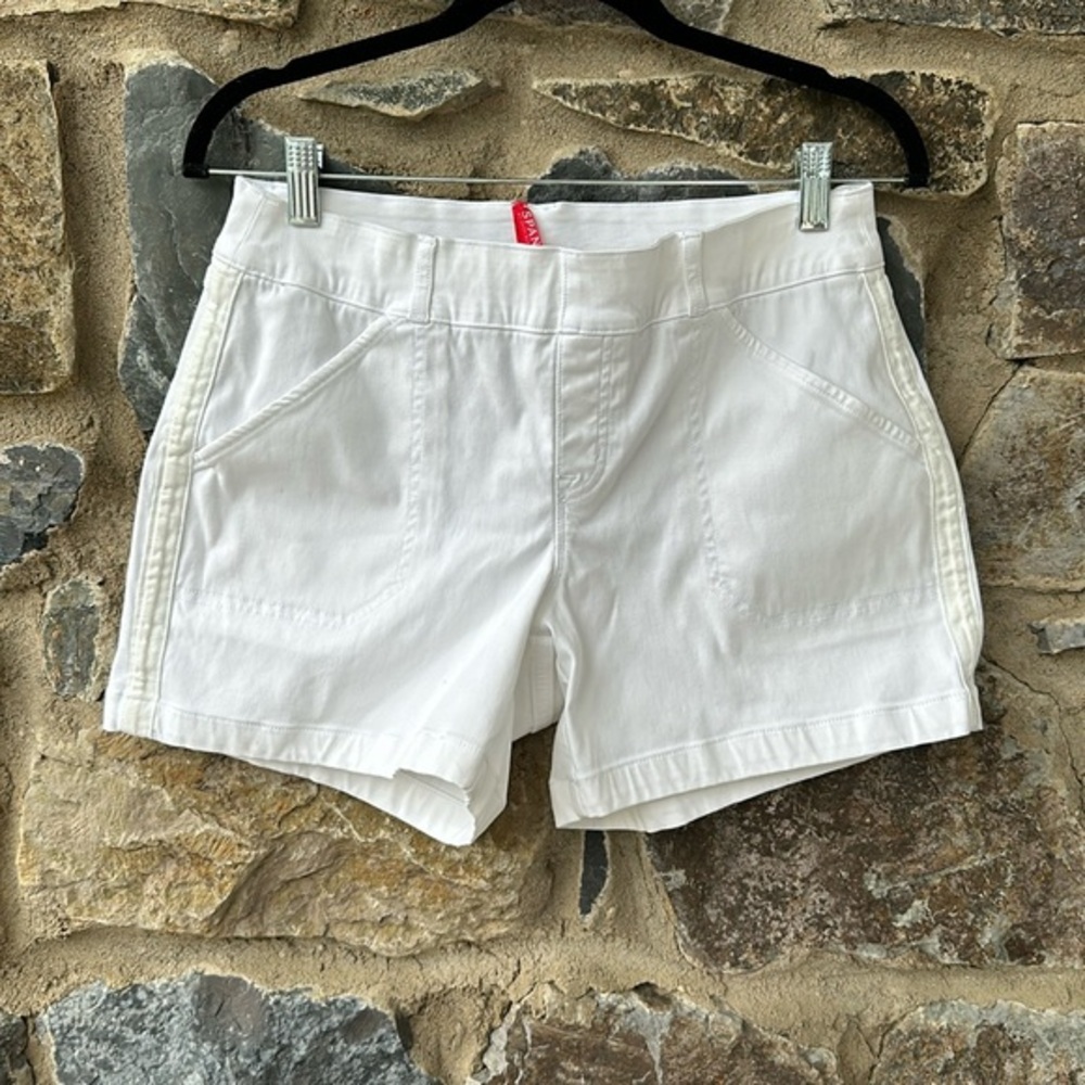 Spanx 6" twill short bright white tummy control slimming with pockets Size Mediu